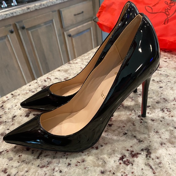 Louis Vuitton, black heels, red bottom - Picture 3 of 7